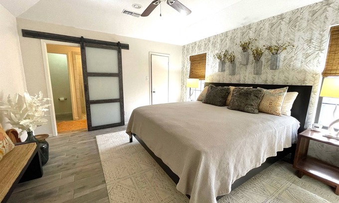 Abilene Casa | The Cowgirls by Curated Stays: 2 King Beds