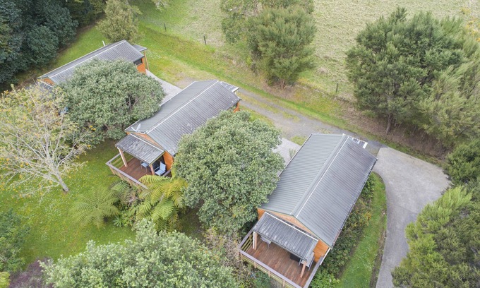 Okiato Cabaña | The Cowshed Wairoro Park - Russell Holiday Home