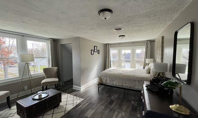 Wooster Apartamento | The Coxon House Inn: 3rd floor apartment- The Writer’s Nook