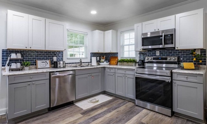 North Charleston Cabaña | The Cozy Blue Cottage in Park Circle