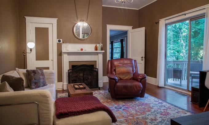 Chapel Hill Casa | The Cozy Bungalow - Official Historic Home Near UNC!