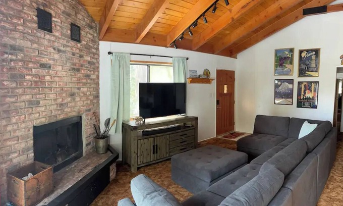 Mi-Wuk Village Cabina | The cozy cabin!