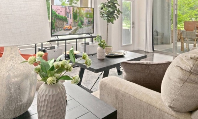 Old Town North Condominio | The Cozy Corner Retreat – 15 min walk to Old Town