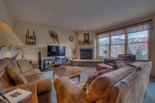 Warrior's Mark Casa | The Cozy Corral Private Hot Tub Walk to Town