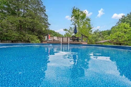 Kirbyville Casa | The Cozy Cottage Getaway - Private Pool & Hot Tub