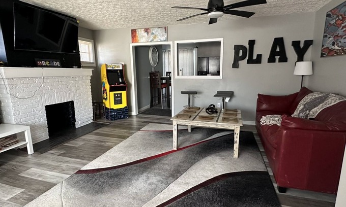 Columbus Casa | The Cozy "Gaming House"