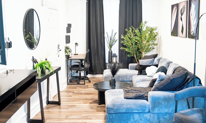 Reading Apartamento | The Cozy Grey Haven 1BR Apartment in Reading.