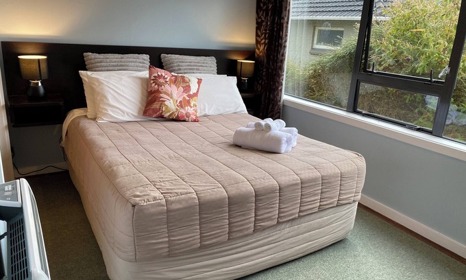 Upper Hutt Casa | The Cozy Hutt Home - 2-minutes to City Centre, Brewtown and Hutt River Trail