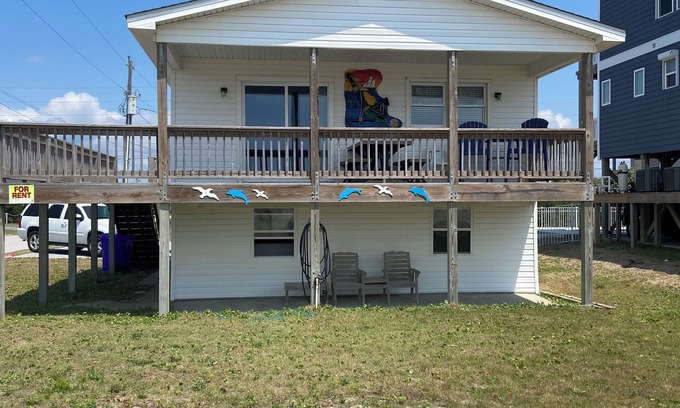 North Topsail Beach Cabaña | The cozy Light House Cottage is ocean front with 2 bedrooms - sleeps 6 - 2 baths