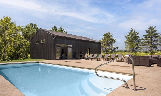 Three Oaks Casa | The Cozy Oak, 7 beds 4.5 baths and Heated inground Pool