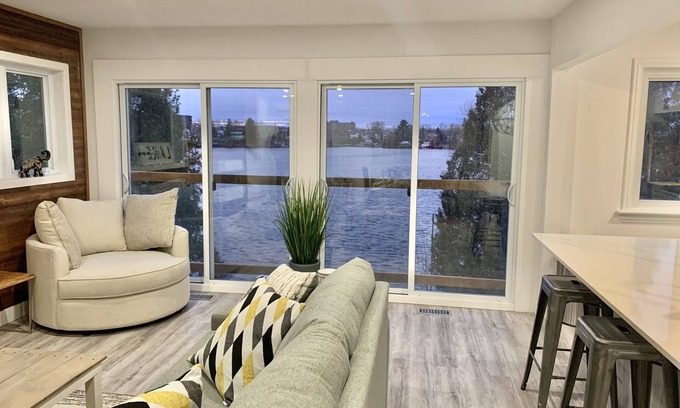 Sudbury Casa | The Cozy One on Lake Nepahwin