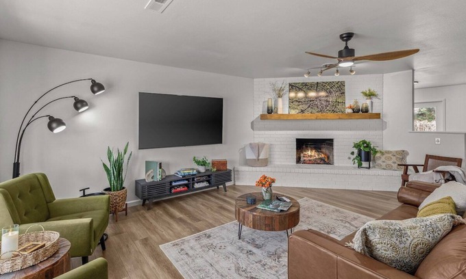 Bentonville Casa | The COZY OZ · The COZY OZ | Hot Tub, Gas Firepit, Pet Friendly