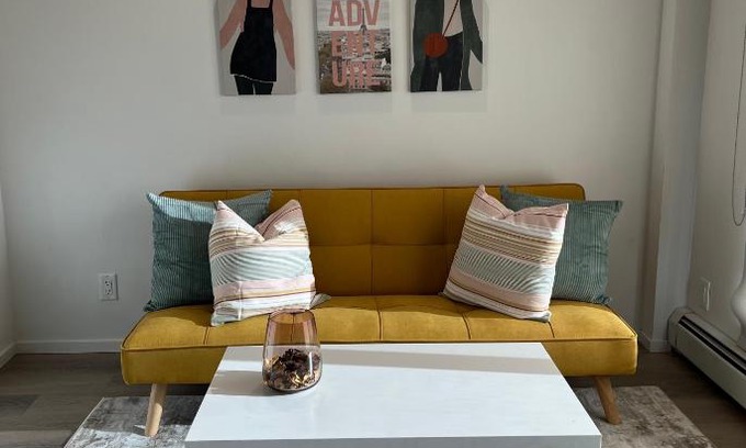 Bridgeland Apartamento | The cozy yellow in bridgeland!!