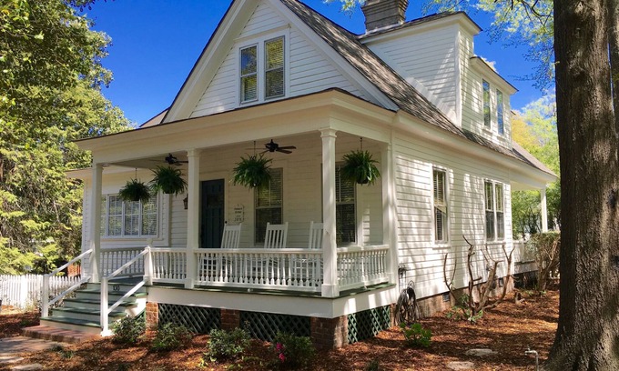 Old Town Cabaña | The Craddock - Tufts Home & Antique Carriage House | 6BR 5. 5 Baños | Duerme 12+