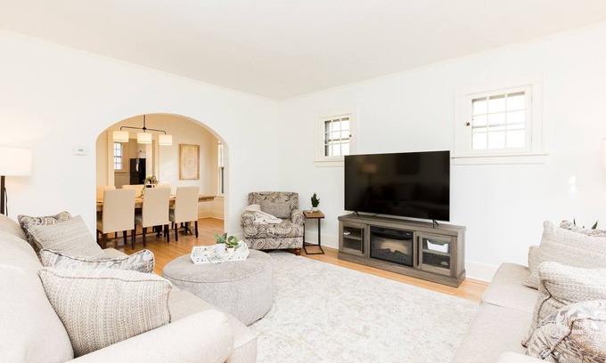 Kutzky Park Casa | The Craftsman