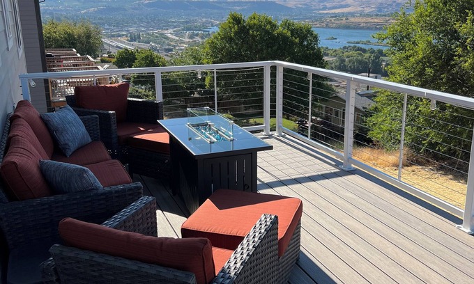 The Dalles Casa | The Crane’s View: Views, Hot Tub, Dog/Kid Friendly!