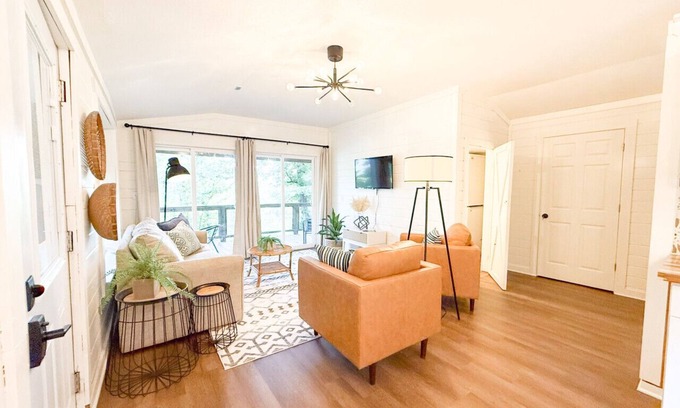 Boswell Cabina | The Crash Pad ~ Quirky Riverfront Retreat