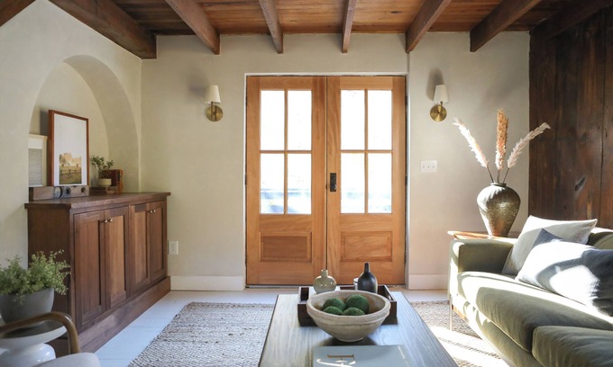 Railroad Cabina | The Creek House: A Creekside Retreat with Hot Tub and Electric Bikes