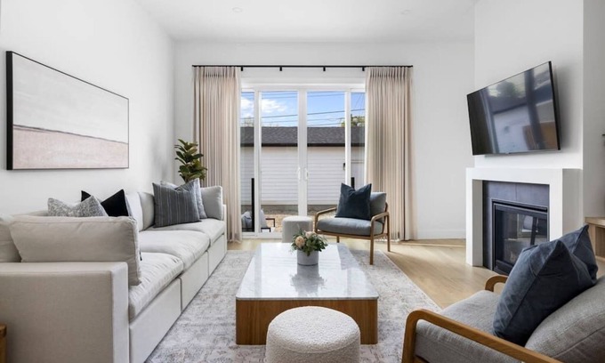 Crescent Heights Casa | The Crescendo: Luxury Family Home 3 Minutes to DT