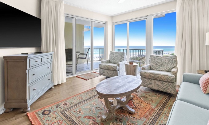 Miramar Condominio | The Crescent 306 by Scenic Stays