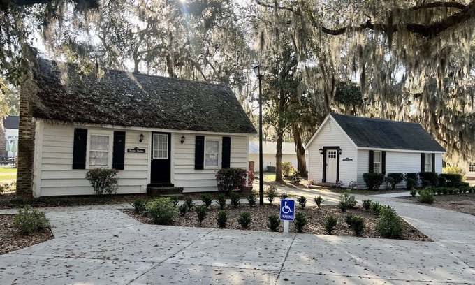 Georgetown Cabina | The Crescent Cabin at Wedgefield Country Club