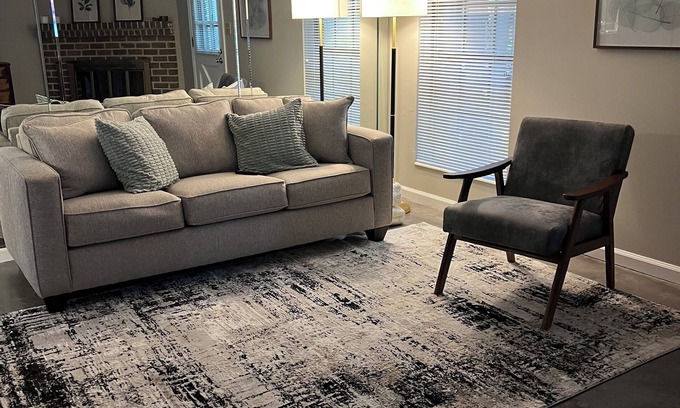 Hoover Condominio | The Crest, a cozy 2-bedroom condo for your family to enjoy.