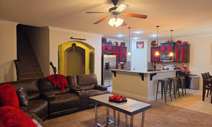 Tuscaloosa Casa | The Crimson Chateau ~ A Crimsony Craving