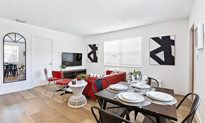 Sailboat Bend Condominio | The Crimson Condo, 2 bed 1 bath Near Riverwalk