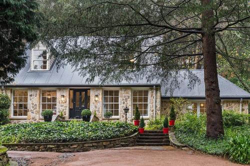 Bowral Casa | The Croft - Enchanting Bowral stone cottage
