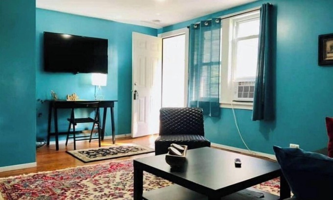 Algonac Apartamento | The Crooked House