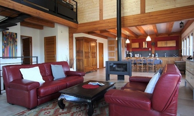 Tence Chalet De Esquí | El Chalet Crouzillac con un panorama de los Sucs du Velay