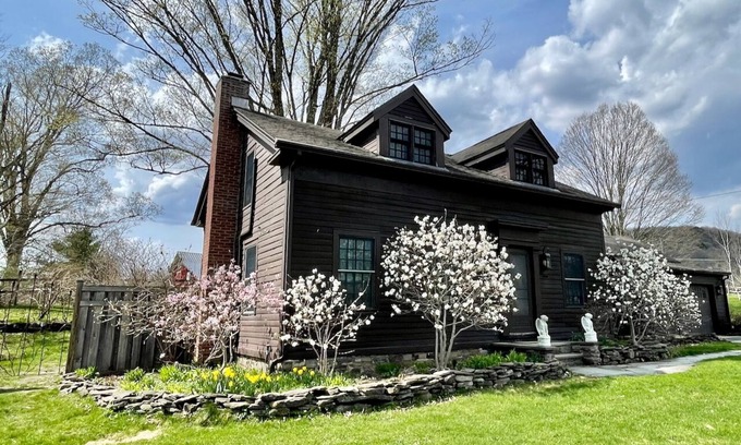 Fly Creek Casa | The Crow and Stone- Curated Country Escape