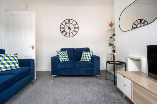 Darlington Casa | The Crown - Modern & Stylish Home from Home near Hopetown