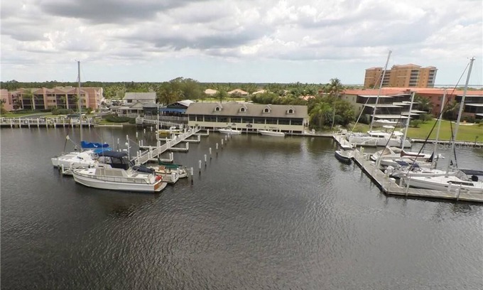 Burnt Store Marina Condominio | The Crows Nest