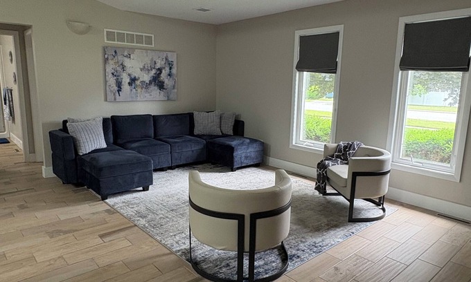 Findlay Casa | The Crystal Rose House spacious, modern and bright