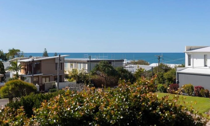 Alexandra Headland Casa | The Cubby Alex Headlands - only 500m to Beach!