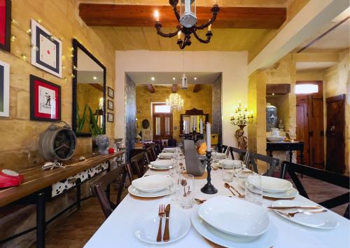 Zejtun Casa | The Curiosities House - Artistic & Experiential retreat