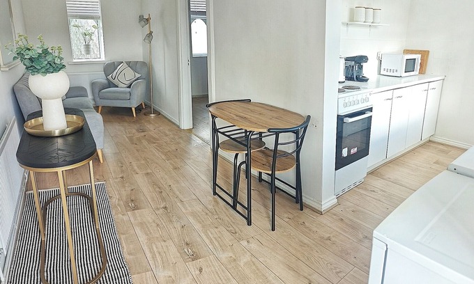 Cut Bush Apartamento | The Curragh Studio