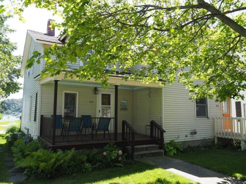 Frankfort Apartamento | The Cute & Cozy - Lower Apt - Great Location!