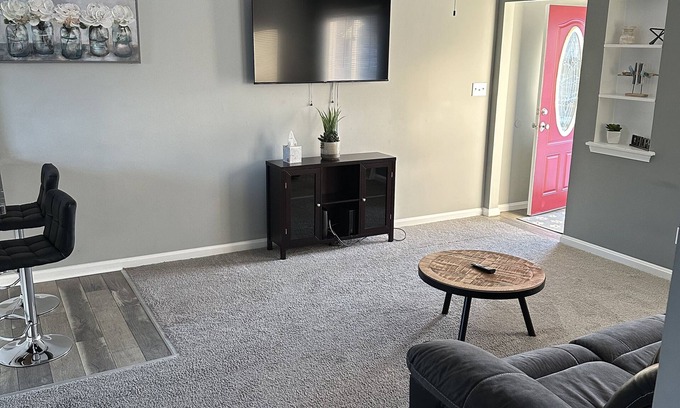 Mayfield Heights Casa | The Cutest Ranch in Mayfield close to Shopping, Restaurants and Hospitals