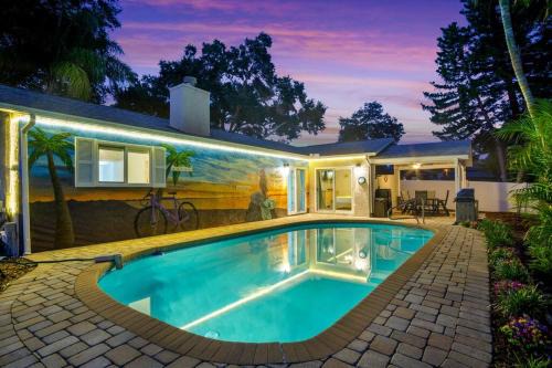Palm Harbor Casa | The Cycling Mermaid Palm Harbor, Florida - Christmas & NYE AVAILABLE with Xmas Tree!