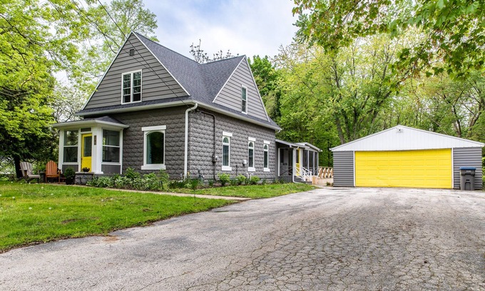 Sawyer Casa | The Dacha - Hot Tub, Family-Friendly