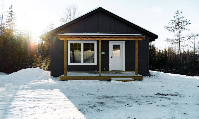 Rangeley Casa | THE DAM CAMP-Modern, cozy house minutes from downtown Rangeley & pet friendly 🐶