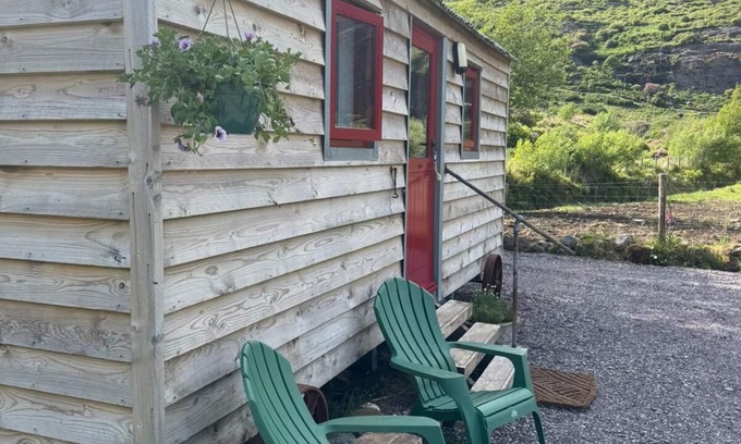 Ardnatrush Cabina | The Dancing Piccolo - Your valley hide-away near Glengarriff