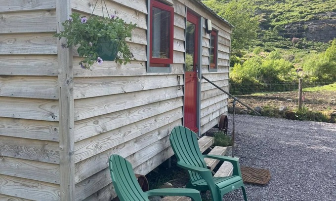 Ardnatrush Cabina | The Dancing Piccolo - Your valley hide-away near Glengarriff