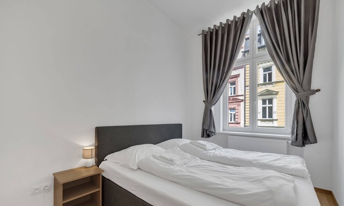 Cheb Apartamento | The Dante Apartments 1988