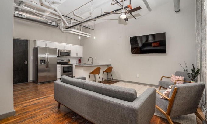 Rocky Mount Apartamento | The Davis Lofts at Main Street - Unit 2A