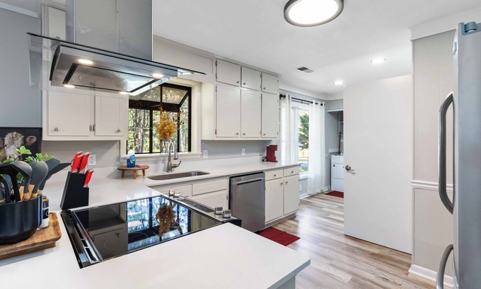 Statham Casa | The Dawg House Pet-Friendly 4Br 2 Bath Near UGA & Ga Club