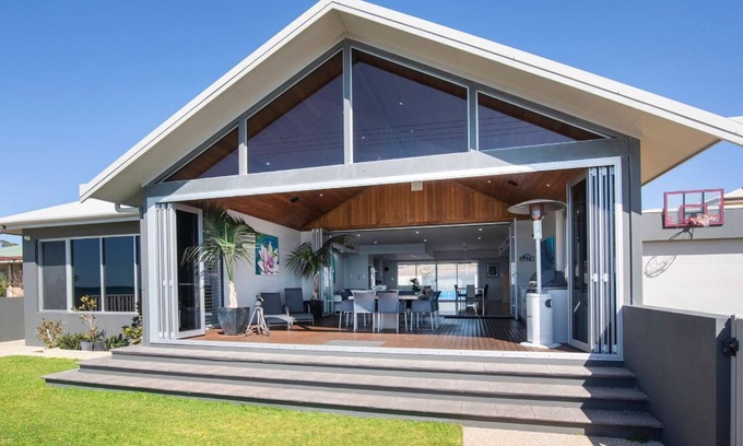 West Busselton Casa | The Deck House Beachfront in Beautiful Busselton