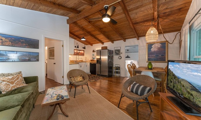 Cedar Mountain Casa | The Deep Forest Green Cottage | 2 Bed, 2 Bath